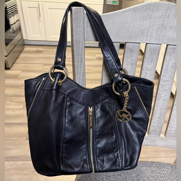 Michael Kors Handbags - Michael Kors Moxley bag tote handbag shoulder bag purse